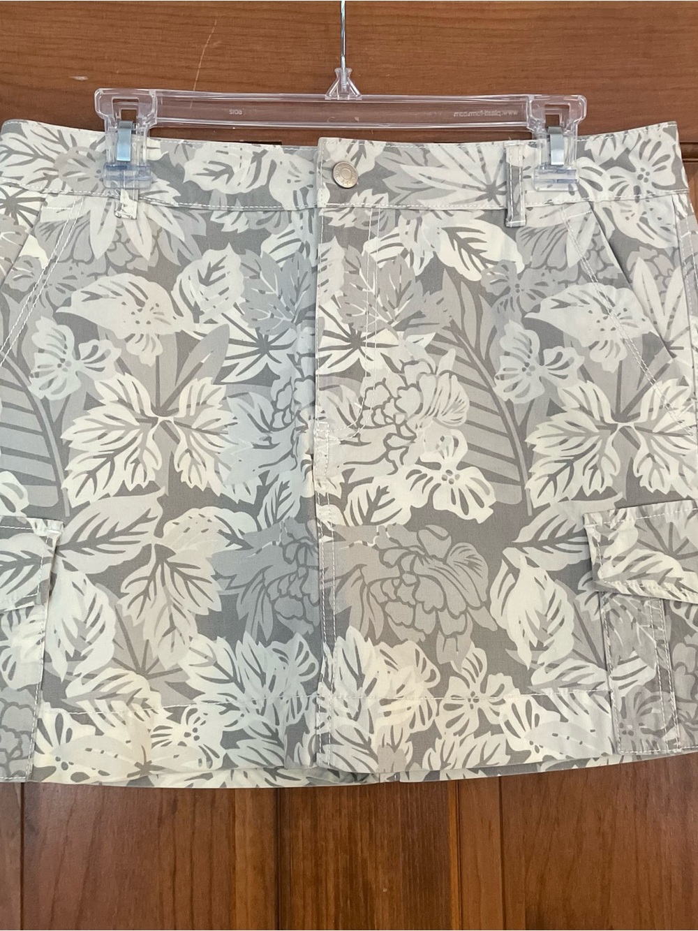 Vintage Kikit Jeans Y2K Women's Tropical Floral Skort in Gray and Cream, Size 10